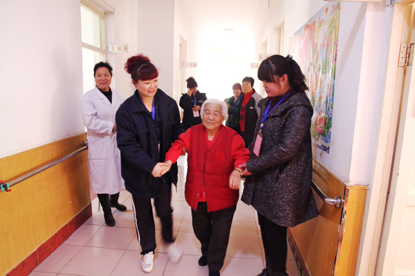老人的笑容，我們的快樂——公司青年志愿者走進(jìn)敬老院活動側(cè)記.jpg